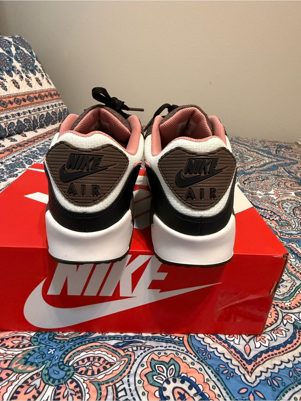Nike Air Max 90 in White, Brown & Pink Accent - Picture 5 of 6